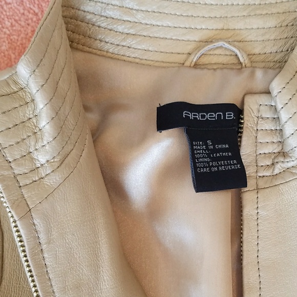 👑Gold 💯%Leather Crop Coat👑 - Picture 3 of 8